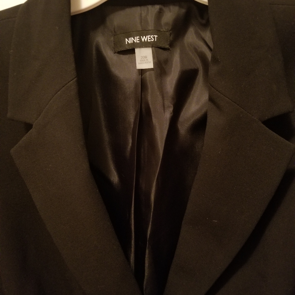 Blazer - Picture 3 of 4